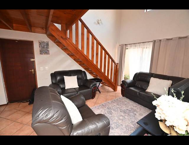 2 BEDROOM APARTMENT FOR SALE IN LONEHILL